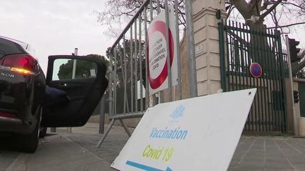 Vaccination contre le Covid-19 : à Marseille, des habitants peinent à décrocher un rendez-vous