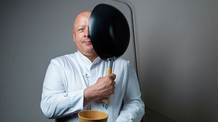 Thierry Marx, le&nbsp;célèbre chef étoilé du&nbsp;Mandarin Oriental, à Paris, le 28 janvier 2016. (PHOTO12 / DAMIEN GRENON)