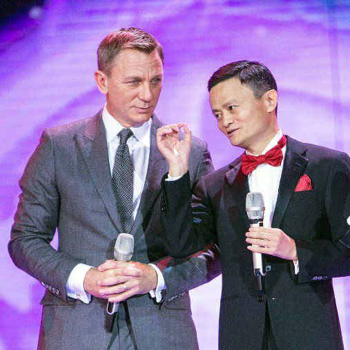 L'acteur Daniel Craig et Jack Ma au lancement de la "journée des célibataires" (STR / AFP)