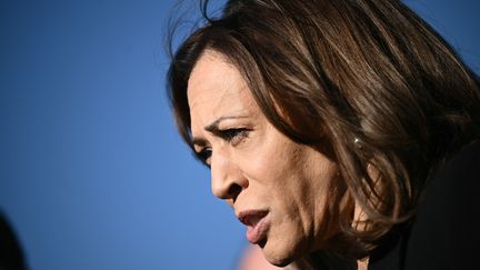 La vice-présidente américaine et candidate à la présidentielle Kamala Harris, sur une base militaire dans le Maryland (États-Unis), le 30 octobre 2024. (BRENDAN SMIALOWSKI / AFP)