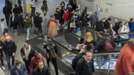 Dans une station de métro à Paris le 10 novembre 2022. Illustration (VINCENT ISORE / MAXPPP)