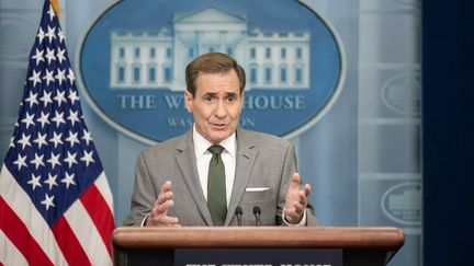 John Kirby, porte-parole du Conseil de sécurité nationale, s'exprime à la Maison Blanche, à Washington DC, aux Etats-Unis, le 8 novembre 2023. (ANDREW CABALLERO-REYNOLDS / AFP)