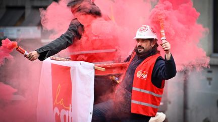 Manifestation contre la réforme des retraites à Clermont-Ferrand, avec un cortège de la CGT. (RICHARD BRUNEL / MAXPPP)