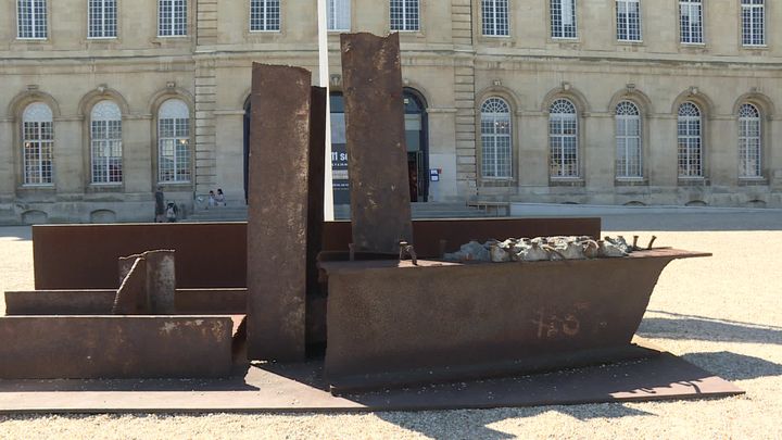 Des morceaux de poutre provenant du World Trade Center exposés à Caen (France 3 Normandie)