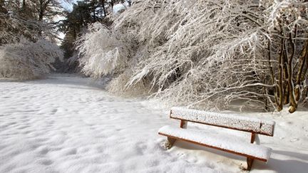 Banc sous la neige à Reims (9 décembre 2010) (AFP/FRANCOIS NASCIMBENI)