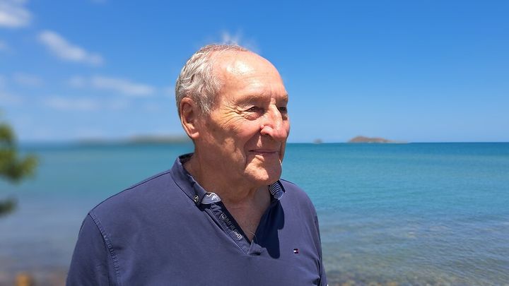 Jean-Jacques Locker, 87 ans, habitant du Mont-Dore et secrétaire général du collectif "Mondoriens du sud". (BENJAMIN ILLY / FRANCE INFO / RADIOFRANCE)