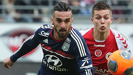 Miguel Lopes au duel avec Nicolas de Preville (à droite) (FRANCOIS NASCIMBENI / AFP)