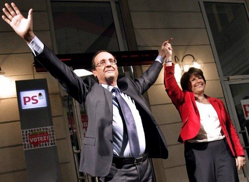 Au soir du second tour de la Primaire, Martine Aubry reconnait la victoire de François Hollande au siège du PS. (Thomas Samson/AFP)