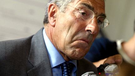 G&eacute;rard Bourgoin, pr&eacute;sident de l'AJ Auxerre, en octobre 2003. (JEAN-PHILIPPE KSIAZEK / AFP)