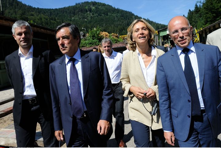 Fran&ccedil;ois Fillon (2e en partant de la G), entour&eacute; de ses trois lieutenants Laurent Wauquiez, Val&eacute;rie P&eacute;cresse et Eric Ciotti, le 23 juillet 2012 &agrave; La Petite-Raon (Vosges).&nbsp; (WITT / SIPA)