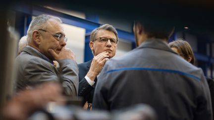 Vincent Peillon, candidat à la primaire de la gauche, visite l'entreprise Delta Meca, à Couëron (Loire-Atlantique), le 16 janvier 2017. (JEAN-SEBASTIEN EVRARD / AFP)