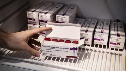 Des doses du vaccin d'AstraZeneca dans un centre de vaccination de Copenhague (Danemark), en février 2021. (LISELOTTE SABROE / RITZAU SCANPIX / AFP)