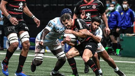 Toulouse s'est imposé sur la pelouse du Racing samedi soir (STEPHANE DE SAKUTIN / AFP)