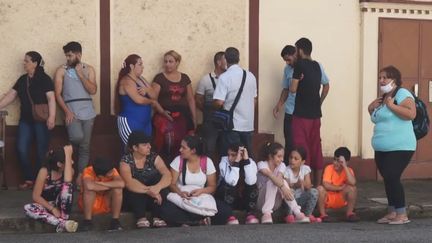 En juin 2021, il y a moins d'un an, des demandeurs d'asile d'origine syrienne vivaient dans la rue à Cayenne. 34 familles viennent de trouver un toit.&nbsp; (GUYANE LA 1ERE)