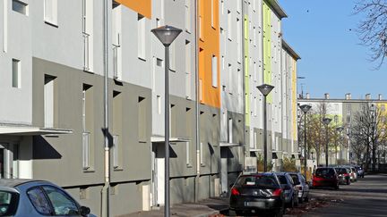 Immeuble collectif dans le quartier de Bourtzwiller à Mulhouse dans le Haut-Rhin, le 28 novembre 2016 (photo d'illustration). (THIERRY GACHON / MAXPPP)