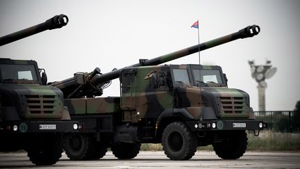 Un canon Caesar sur une base aérienne militaire à Bretigny-sur-Orge (Essonne), le 11 juillet 2019 (ARTHUR NICHOLAS ORCHARD / HANS LUCAS / AFP)