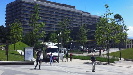 L'h&ocirc;pital du Canton de Vaud, &agrave;&nbsp;Lausanne (Suisse), o&ugrave; se trouve Michael Schumacher, selon une porte-parole de la famille, lundi 16 juin 2014. (STEPHANIE PERTUISET / AFP)