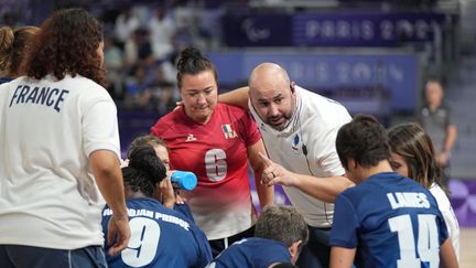 Yohann Escala, entraîneur de l'équipe de France féminine de volley-ball assis, le 30 août 2024, lors des Jeux paralympiques de Paris. (LECOCQ CEDRIC / AFP)