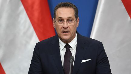 Le vice-chancelier autrichien,&nbsp;Heinz-Christian Strache, le 6 mai 2019 à Budapest (Hongrie). (ATTILA KISBENEDEK / AFP)