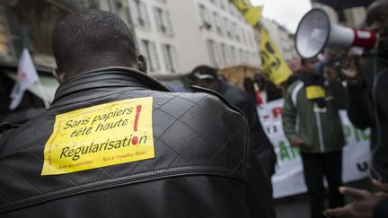 Une manifestation en soutien aux &eacute;trangers sans papiers, le 30 mai 2013 &agrave; Paris. (MAXPPP)