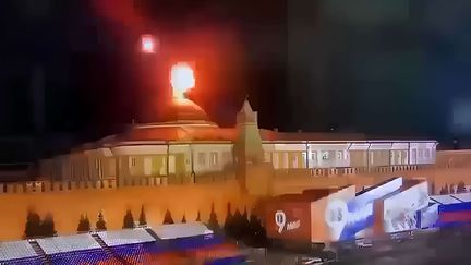 Selon des images de vidéosurveillance fournies par le Kremlin, des drones ont explosé au-dessus du palais présidentiel, à Moscou (Russie), le 3 mai 2023. (KREMLIN RED SQUARE CCTV / UPI / SHUT / SIPA)