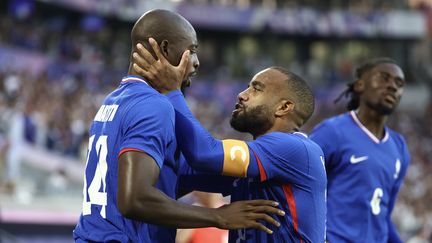 Jean-Philippe Mateta et Alexandre Lacazette, le 5 août 2024 à Lyon. (ROMAIN PERROCHEAU / AFP)