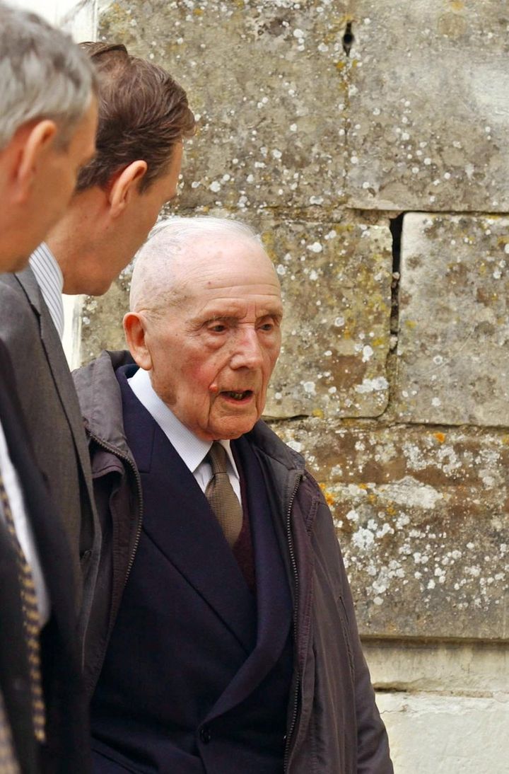 Julien Gracq en 2003 à l'occasion de l'inauguration de l'Abbaye restaurée de Saint-Florent-Le-Vieil.
 (FRANK PERRY / AFP)