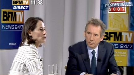 Ségolène Royal et François Bayrou sur le plateau de BFM-TV le 28 avril 2007.&nbsp; (AFP PHOTO VIDEOGRAB (BFM TV / AFP))