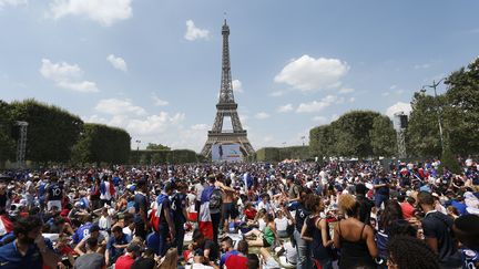 Les Bleus sont attendus à 17 heures sur les Champs-Elysées. (AVENIR PICTURES / CROWDSPARK)