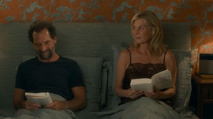 Stéphane De Groodt et&nbsp; Michèle Laroque dans "Chacun chez soi" de&nbsp;Michèle Laroque. (ALTER FILMS - STUDIOCANAL - FRANCE 2 CINEMA)