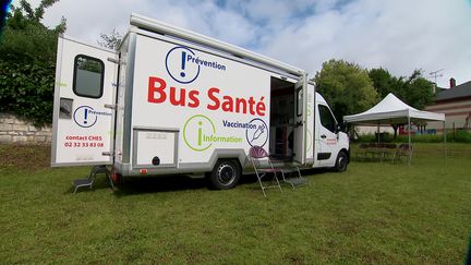 Un schéma vaccinal complet ou un test PCR seront bientôt requis à l'entrée des lieux culturels. Pour répondre au besoin, un vaccinobus sillonne les routes de Normandie. #IlsOntLaSolution