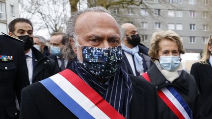 Olivier Dassault et la maire de Beauvais, Caroline Cayeux; à Beauvais, le 5 mars 2021. (LUDOVIC MARIN / AFP)