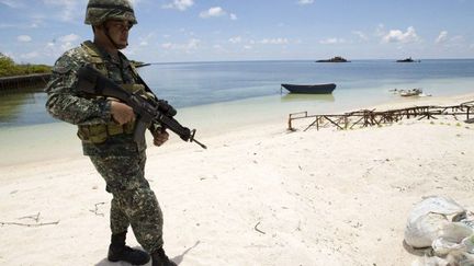 Située en mer de Chine, l'Ile Thitu est revendiquée par les Philippines. (AFP PHOTO / POOL / RITCHIE B)