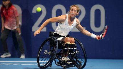 La joueuse de tennis fauteuil Charlotte Fairbank répond aux enfants