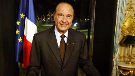 Le président de la République Jacques Chirac lors de ses voeux télévisés, le 31 décembre 2001. (PATRICK KOVARIK / AFP POOL)