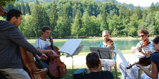 Concert devant le lac des Dames de Samoëns à l&#039;Académie d&#039;opéra d&#039;été
 (Samoëns)