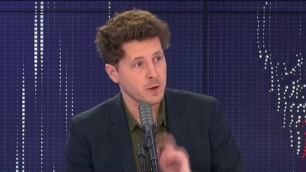 Julien Bayou secrétaire national d'EELV, invité du 8h30 de franceinfo le lundi 27 juillet 2020. (FRANCEINFO / RADIOFRANCE)