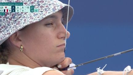 Nouvelle médaille pour le tir à l’arc français avec le bronze pour Lisa Barbelin. Première médaille dans la discipline chez les femmes depuis Pékin 2008.