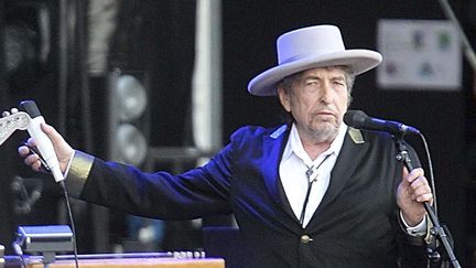 Bob Dylan le 22 juillet 2012 en concert au festival breton des Vieilles Charrues, à Carhaix (France). (DAVID VINCENT/ AP/ SIPA / AP)