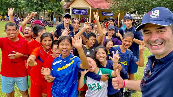 Nicolas Olivry à Phnom Penh : "Les enfants prennent beaucoup de plaisir à jouer au rugby comme moyen de défoulement et en même temps faire passer ces messages de valeurs qui aident chacun d’eux à se construire." (KAMPUCHEA BALLOP)