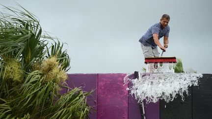 Hormis de violentes chutes de pluie, Tampa a relativement &eacute;t&eacute; &eacute;pargn&eacute;e par le passage de la temp&ecirc;te. (ROBYN BECK / AFP)