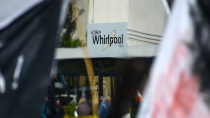 L'entrée de l'usine Whirlpool d'Amiens, le 25 avril 2017. (DENIS CHARLET / AFP)