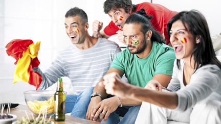 Avec plus de trois buts inscrits en moyenne par match, ce Mondial promet de belles soir&eacute;es bi&egrave;re-chips entre amis. (XAVIER ARNAU / VETTA / GETTY IMAGES)