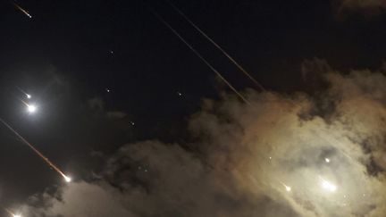 Projectiles intercepted by the Israeli anti-missile shield, in the sky over Tel Aviv, October 1, 2024. (MENAHEM KAHANA / AFP)