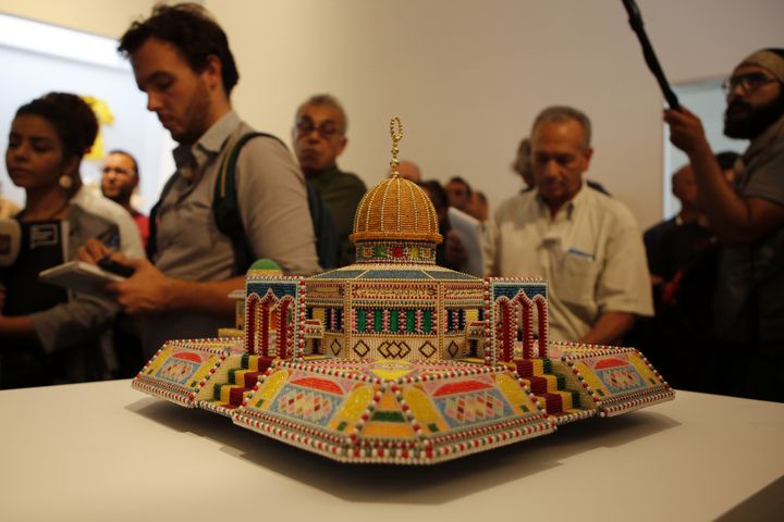 Exposition "Jérusalem vit" au Musée palestinien de Bir Zeit : réplique de la mosquée Al-Aqsa (sur l'Esplanade des Mosquées) la plus grande de Jérusalem.
 (ABBAS MOMANI / AFP)