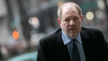 L'ancien producteur Harvey Weinstein arrive au tribunal, à New York, le 11 février 2020. (JEENAH MOON / REUTERS)