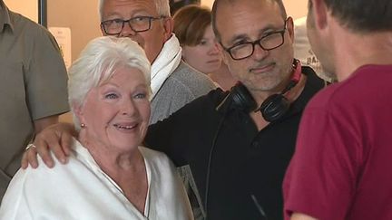 Line Renaud, sur le plateau de tournage de "Meurtres à Brides-les-Bains" 
 (France 3/ Culturebox)