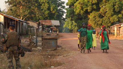  (Un an après l'envoi de la force Sangaris en Centrafrique (ici à Dekoa), une situation fragile © Vanessa Descouraux/Radio France)