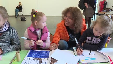 Des cours de français au parc phoenix à Nice pour les jeunes réfugiés ukrainiens