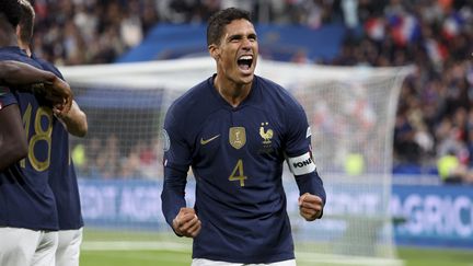 Raphaël Varane lors du match de Ligue des nations entre la France et l'Autriche au stade de France, le 22 septembre 2022. (JEAN CATUFFE / AFP)